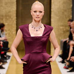 تنورة الخصر تستقر فوق أعرض موضع بالخصر، ومن ثم فهي تداري المناطق الممتلئة. د.ب.أ