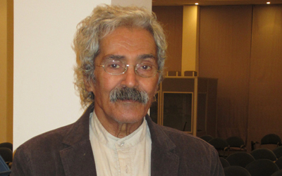 تميز‭ ‬إبراهيم‭ ‬أصلان‭ ‬بأنه‭ ‬يحيل‭ ‬العادي‭ ‬إلى‭ ‬غير‭ ‬عادي‭.. ‬يجعله‭ ‬أدباً‭ ‬حياً،‭ ‬وسرداً‭ ‬فياضاً‭ ‬بالمشاعر‭ ‬الإنسانية‭ ‬من‭ ‬غير‭ ‬ثرثرة‭ ‬أو‭ ‬ادعاء‭ ‬أو‭ ‬ألفاظ‭ ‬مثقلة‭ ‬بالفخامة‭ ‬الظاهرية‭ ‬والخواء‭ ‬المضموني‭.‬