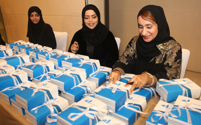 (من اليمين) هند البار وميثاء المهيري ولولوة المنصوري خلال المؤتمر الصحافي.

تصوير: إريك أرازاس