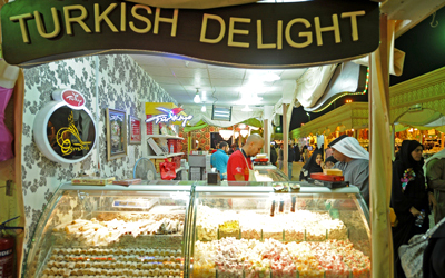 أشهر أنواع الحلويات التركية المعروفة مثل الملبن.  من المصدر