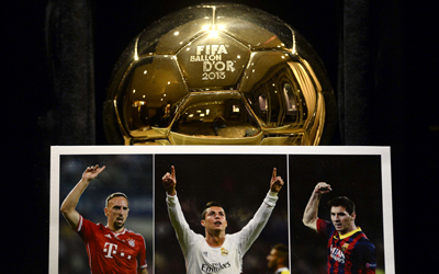 رونالدو دعا والدته وصديقته لحضور الحفل اليوم. رويترز