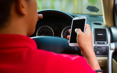 213 ألف سيارة في أميركا تعرضت لحوادث بسبب سائقين يكتبون الرسائل النصية أثناء القيادة خلال 2011. فوتوز