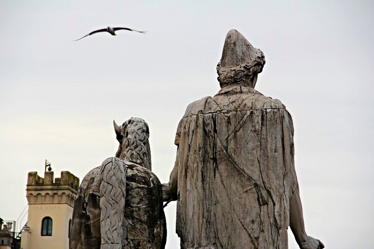 تماثيل في روما