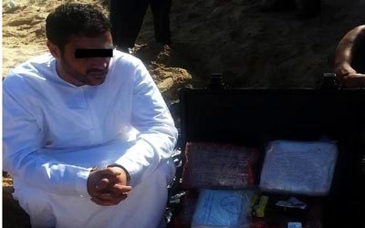 المتهم يدفن المخدرات داخل مزرعته.   من المصدر