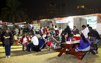 إقبال كثيف على الأكلات التقليدية الإماراتية. من المصدر