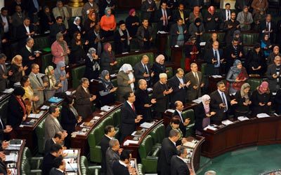 أعضاء «التأسيسي التونسي» خلال جلسات التصويت على الدستور الجديد. أ.ف.ب