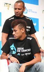 نيمار ووالده أوصلا رئيس برشلونة السابق روسيل إلى المحكمة. أرشيفية