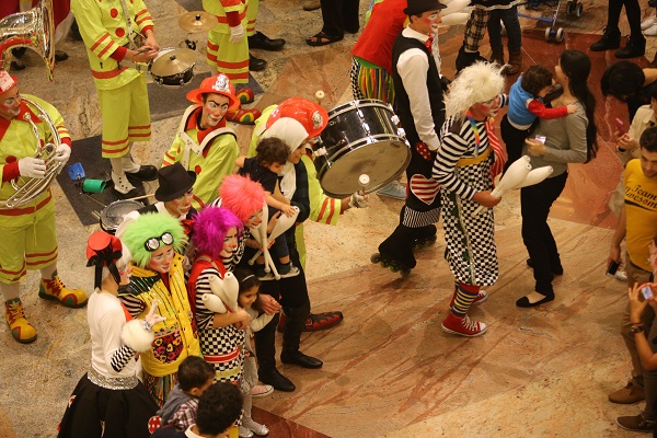 الرقص مع الفرح