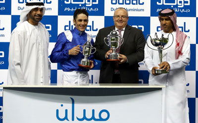 السبوسي وكوك وسوميلون يتسلمون جوائز شوط الراشدية. تصوير: أسامة أبوغانم