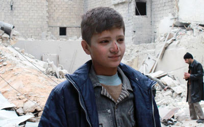 34 شخصاً بينهم ستة أطفال وسيدتان قتلوا في قصف على حي طريق الباب، وقضى 31 شخصاً آخرون بينهم سبعة أطفال و6 سيدات في قصف على أحياء عدة من حلب.