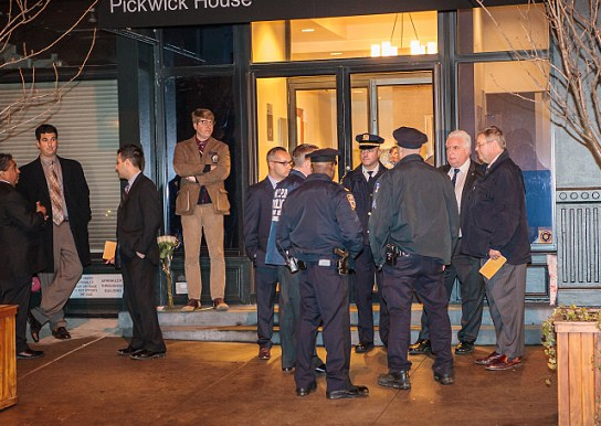 الشرطة عند شقة الممثل