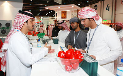 مؤسسات وشركات وطنية عرضت مئات الوظائف أمام الشباب المواطن. تصوير: نجيب محمد