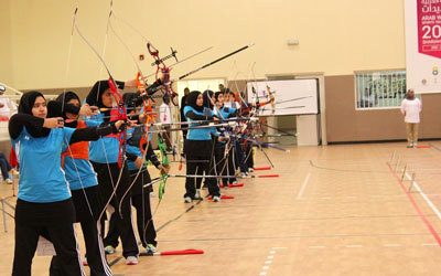 جانب من منافسات دور المجموعات لمسابقة القوس والسهم. من المصدر