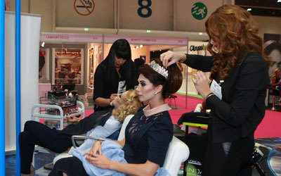 بالتزامن مع معرض العروس، يقام معرض «بيوند بيوتي أرابيا»، المتخصص في عرض منتجات التجميل، الذي كان أطلق في أبوظبي للمرة الأولى في عام 2013. ويشمل معرض «بيوند بيوتي أريبيا» منتجات مختلفة من الماكياج والعناية بالبشرة والعناية بالشعر والعطور والعناية بالأظافر ومراكز الاستجمام. وهو ما يوفر للعروس احدث خطوط الموضة في الماكياج، ويقدم لها النصائح التي تحتاج إليها في هذه المجال.