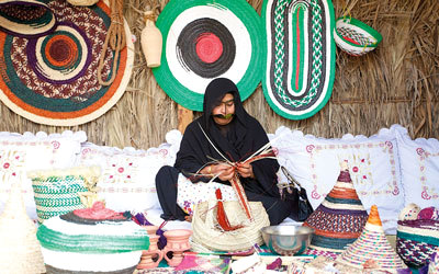 أركان الصحراء والواحة والبحر وجزيرة أبوظبي حافلة بالأنشطة التفاعلية المتنوعة خلال المهرجان.  من المصدر