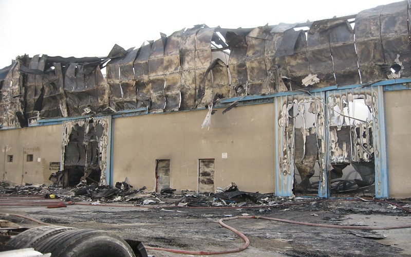 واستغرق إخماد النيران أكثر من 13 ساعة