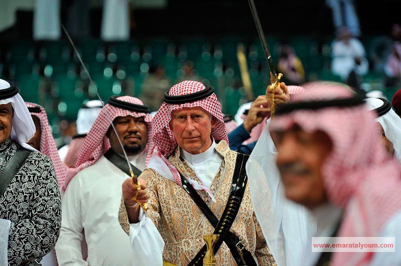 وانضم الأمير لأفراد من الأسرة الحاكمة السعودية أمس، (18 فبراير) وشاركهم في رقصة السيف المعروفة باسم "العرضة" في العاصمة السعودية الرياض