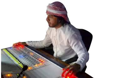 رافق إنشاء وتجهيز مبنى تلفزيون الشارقة عملية إعداد الكوادر الفنية لهذه المحطة، وتم إيفاد الكوادر الوطنية للتدريب داخل الإمارات وخارجها.