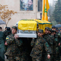 «حزب الله» يشيّع قيادياً قتل في سورية.  رويترز