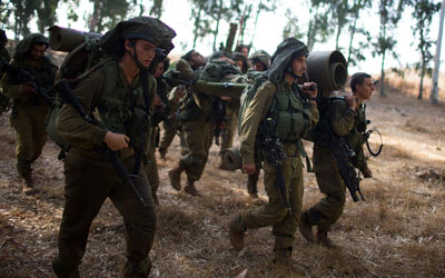 إسرائيل تعتقد أن الوقت أصبح ملائماً لكسر محور «سورية - حزب الله».  غيتي