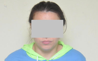 الزوجة. من المصدر