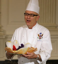 يوسيس قرر أن ينزع عنه «مريلة» المطبخ لينظم حملة في نيويورك للتوعية بعادات الأكل السليمة.

أ.ف.ب