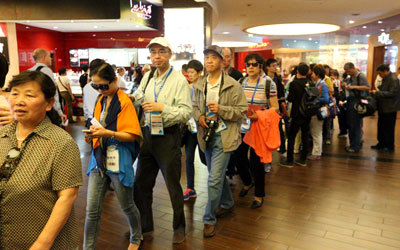 السياح الصينيون يتطلعون إلى قضاء عطلة فريدة للتعرف إلى البيئة المحلية والعادات والتقاليد العربية. تصوير: أشوك فيرما