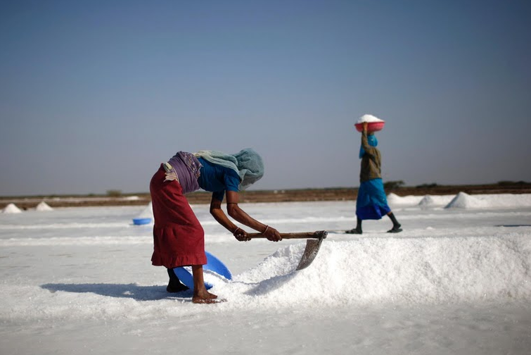 ويتم تجفيف الملح لمدة أشهر حتى يتحول إلى كريستالات ملحية قابلة للاستخدام، وبعد أن يتم جمع الكريستالات يحتاج لمدة 8 أشهر أخرى ليتحول إلى ملح قابل للاستخدام