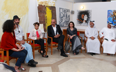 خلال أمسية «فنون الحكي المسرحي» التي استضافها اتحاد الكتاب بأبوظبي.

تصوير: نجيب محمد