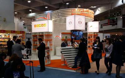 وفد معرض الشارقة للكتاب حضر حفل توزيع جوائز التميّز في صناعة النشر الدولية.  من المصدر