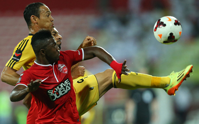 الأهلي والوصل أحكما قبضتيهما في العقدين الأول والثاني على الكرة الإماراتية.   تصوير: أسامة أبوغانم