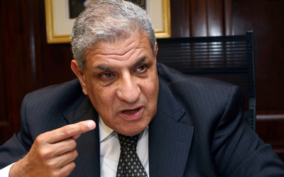 إبراهيم محلب: الحكومة ستعمل على تحسين الأمن الذي من شأنه أن يؤدي إلى تعافي الاقتصاد. رويترز