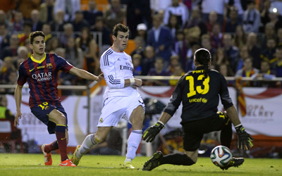 غاريث بيل يسجل هدف اللقب بمهارة عالية وسرعة قياسية. أ.ف.ب