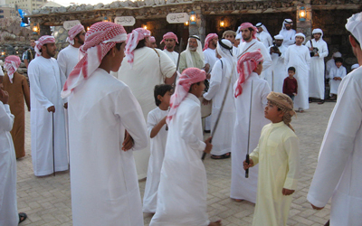 فعاليات المهرجان تشمل عروضاً شعبية ومسابقات تراثية وأسواقاً للأطباق الإماراتية التقليدية وأسواقاً حرفية وعروضاً بحرية. وام