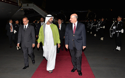 محمد بن راشد لدى وصوله إلى مطار مكسيكو سيتي فجر أمس. وام