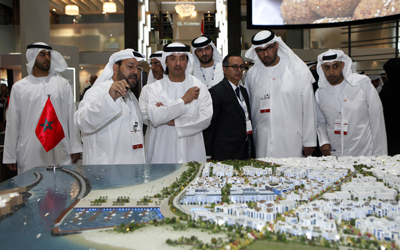 هزاع بن زايد مفتتحاً «سيتي سكيب أبوظبي 2014» أمس. تصوير: نجيب محمد