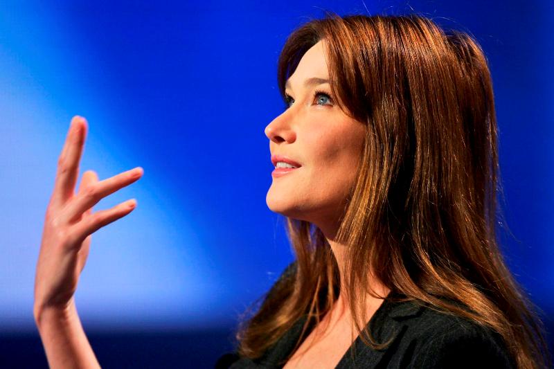 الحب فقط من يصنع الشعراء -المصدر:أ.ب.أ