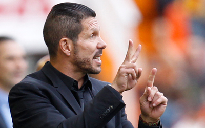 مدرب أتلتيكو سيميوني في ساعة الحقيقة على أرض تشلسي اليوم.