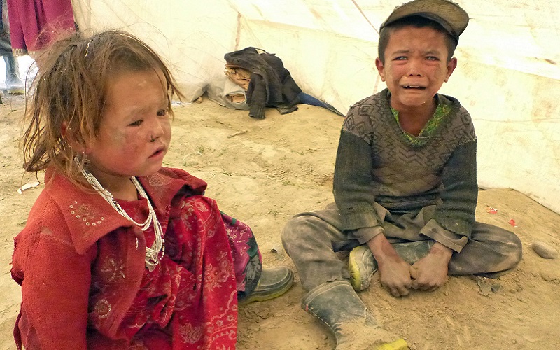 لقي أكثر من 2100 شخص مصرعهم، في الانهيار الأرضي الذي وقع في منطقة أرغو بولاية بدخشان الأفغانية، إثر هطول أمطار غزيرة، أدت إلى انجراف سيل من الوحول والحجارة، وطمر قرية آب بريك، حيث تعيش مئات الأسر الفقيرة. الصور من الوكالات