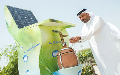 آخر اختراعات مجان برّاد مياه بالطاقة الشمسية آمن ضدّ الصعق. تصوير: أحمد عرديتي