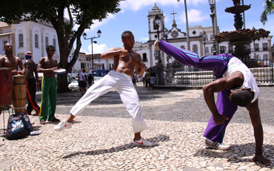 «دي باهيا» ملتقى للثقافات الأوروبية والإفريقية والهندية والأميركية، وتعد من أكثر مدن البرازيل شهرة في المهرجانات الصاخبة والأجواء الاحتفالية. د.ب.أ