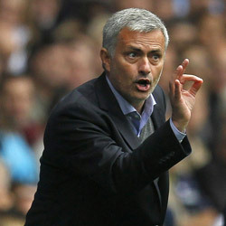 مورينيو يسعى للاستفادة من القيمة السوقية لديفيد لويز.  أ.ف.ب