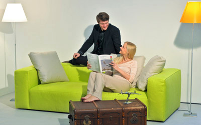 علماء النفس يؤكدون أن الألوان عندما تكون زاهية للغاية، فإن ذلك يدل على زيادة المستوى الاقتصادي وتحسن الحالة المزاجية للشخص. د.ب.أ