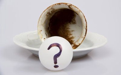 تنتشر ثقافة السحر في بعض المجتمعات العربية للتغلب على مصاعب الحياة اليومية والتنبؤ بالغيب في موضوعات كالصحة والنجاح والزواج واسترضاء الآخرين. أرشيفية