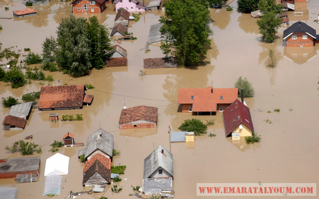تسببت موجة فيضانات في غرق العديد من القرى في أكثر من مدينة في كل من جمهوريتي البوسنة والهرسك وصربيا. الصور من رويترز