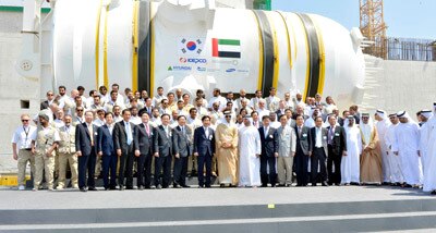 منصور بن زايد: وصول حاوية المفاعل إنجاز مهم ودليل قاطع على العلاقة الدولية الوثيقة بين الإمارات وكوريا الجنوبية. وام