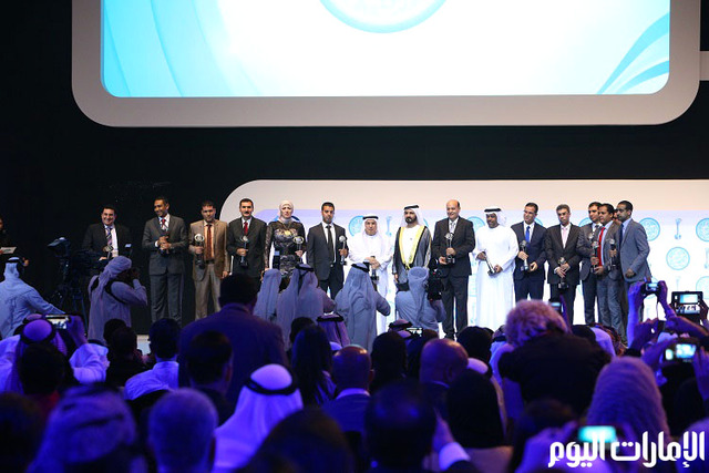 صورة جماعية للفائزين بجوائز الصحافة العربية