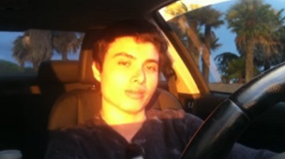 المشتبه به خلال حديثه على مقطع فيديو حمله على "يوتيوب" . يوتيوب