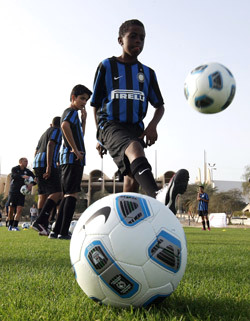 يسعى اتحاد كرة القدم إلى استقطاب أكبر عدد من طلاب المدارس للمشاركة في المشروع. تصوير: إريك أرازاس