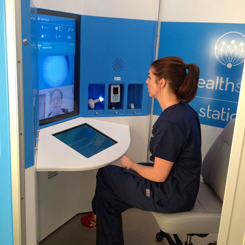 يُمكن للمرضى استعمال الأجهزة بإرشاد الأطباء لتنتقل البيانات من الأجهزة إليهم عبر الإنترنت. من المصدر